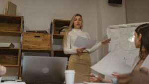 How to Successfully Pitch Business Ideas to Investors